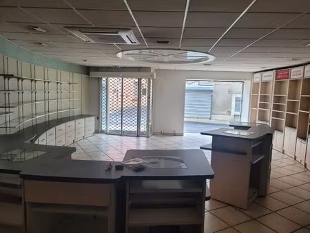 beau local commercial en plein centre ville