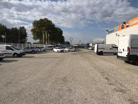 vente local d'activités milhaud 1 400 m²