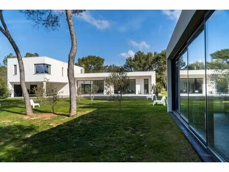 vente propriété 5 pièces 220 m2 à puyloubier