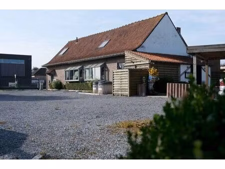 propriété commerciale à vendre dans un emplacement privilégi