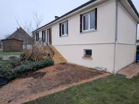 a vendre marzy  maison 4 chambres  sous-sol total  dépendance  terrain.