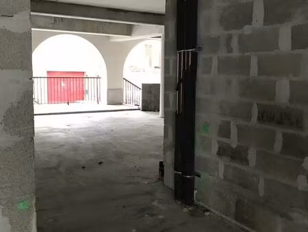 vente local commercial 204m2 hendaye 64700 - 563680 € - surface privée