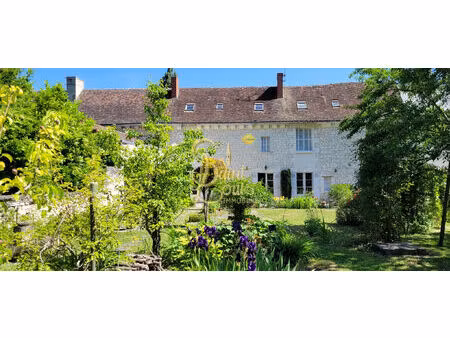 demeure de caractere du xvième avec clos et jardin