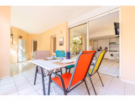 vend 3 pieces a la corniche en bord de plage