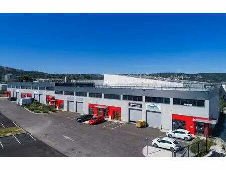 location local d'activités gignac la nerthe 359 m²