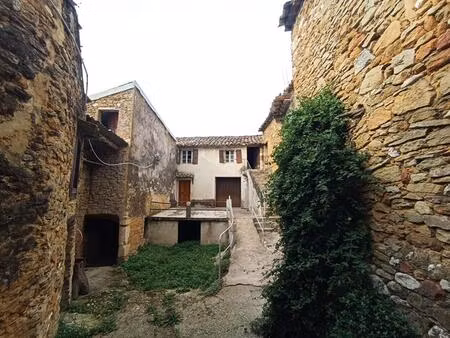 corps de ferme en pierre 180m²  dépendances  sur terrain de 23 809m²  418 000 hai