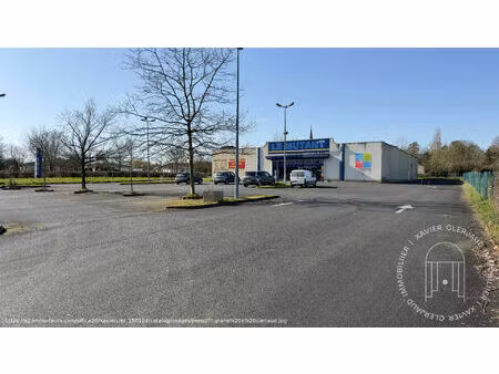 local commercial nueil les aubiers 1153 m2