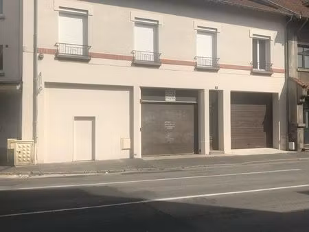 loue place de parking dans hangar  sécurisé par porte sectionnelle