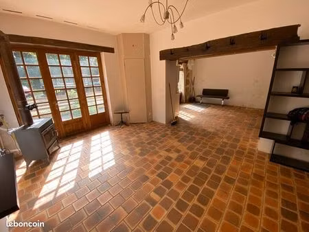 local gîte  chambres d'hôtes 388 m²