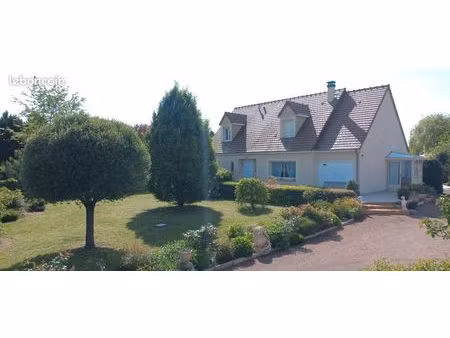 maison ressente sur grand terrain