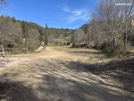 jouques terrain constructible 2720 m2