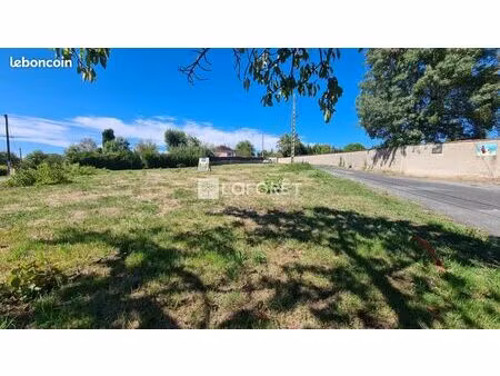 terrain 1 305 m² arthes