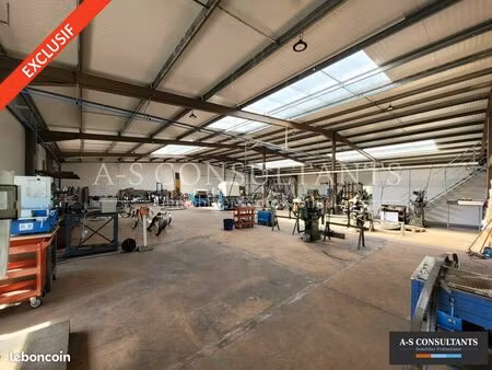 local d'activité 918 m²