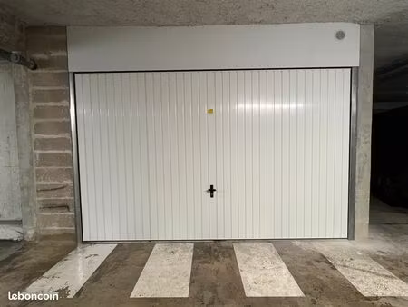 1 box sur 17 m² + ou -