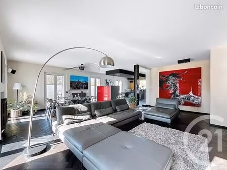 villa 9 pièces 222 m²