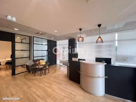 bureau 138 m²