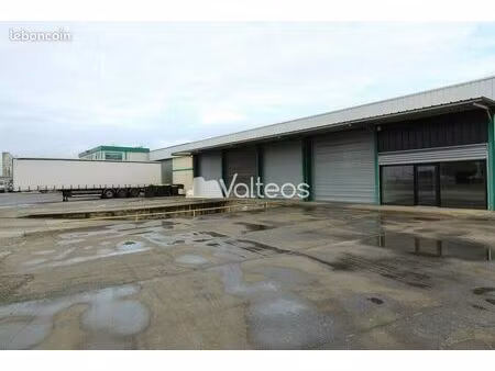 local d'activité 1 050 m²