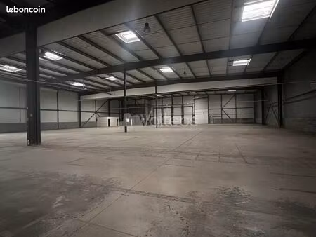 local d'activité 4 582 m²