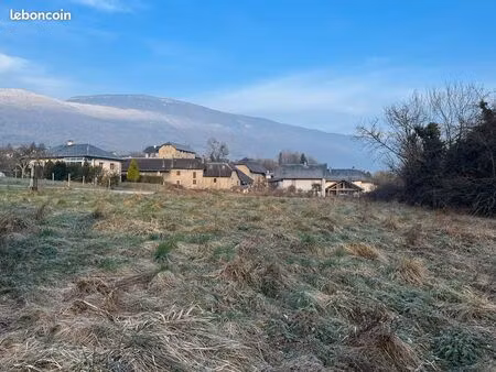 terrain viabilisé 700m2