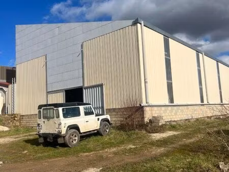 local industriel 750 m²