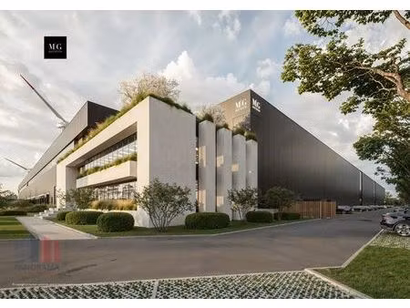 logistieke magazijn met uitstekende zichtbaarheid vanaf d...