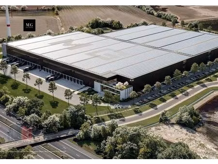 logistieke magazijn met uitstekende zichtbaarheid vanaf d...