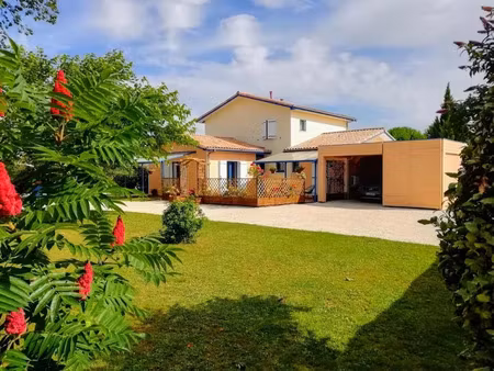 vente maison 4 pièces 163 m² à brizambourg (17770)  424 000 €