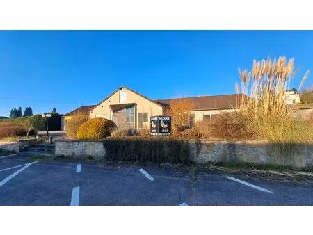 très belle surface commerciale en 3 belles pièces + accueil