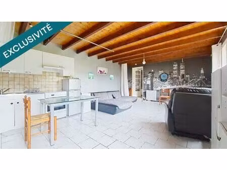 maison de 70 m2  2 chambres  sur 500 m2 de terrain...