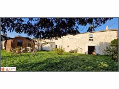 charentaise de caractère proche surgères