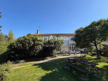 vente maison 7 pièces 235 m² à combrand (79140)  147 000 €