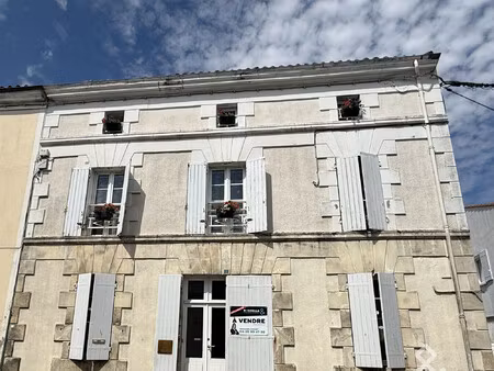 immeuble de rapport à 10 km d'aulnay de saintonge
