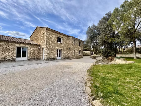 mas provençal avec piscine et grand garage