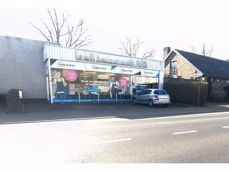 centraal gelegen opslagruimte  momenteel ingericht als strijkatelier