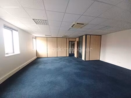 bureau de 106 m² à bussy-saint-georges