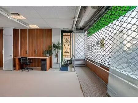 local commercial de plain-pied et entierement renove