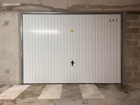 un box de 17 00 m² pmr + ou -