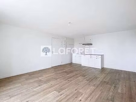 location appartement 2 pièces à la ferrière-en-parthenay (79390) : à louer 2 pièces / 58m²