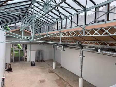 local d'activités de 916m²