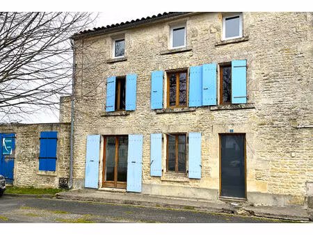 charmante maison en pierre au coeur de taugon