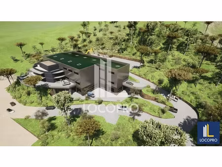 a vendre local d'activité d'environ 1 326m2 idéalement situé le long de la 202