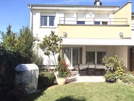 exclusivité – élégante demeure avec vue panoramique à oeting