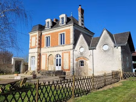 domaine de 245 m² à champigny-sur-veude