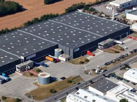 location commerce 21112 m² à genas (69740)
