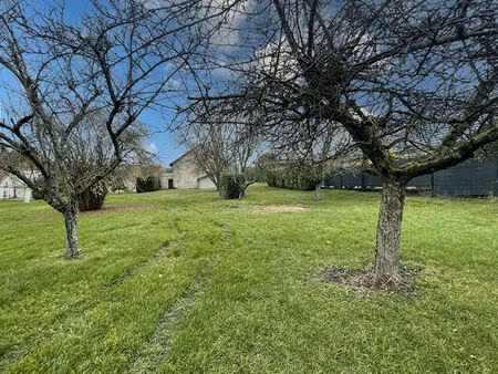 beau terrain de près de 900m² à varois et chaignot