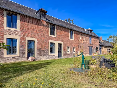 maison en brique et colombages très bien rénovée