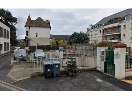location stationnement  m² t- à saint-cyr-sur-loire  77 €