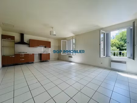 location appartement 2 pièces 52 m² à castelnau-d'estrétefonds (31620)  568 €