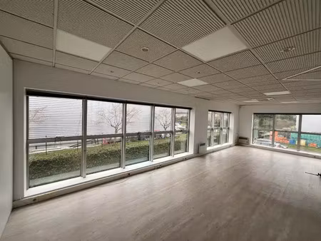 bureaux à louer 82m² - trappes