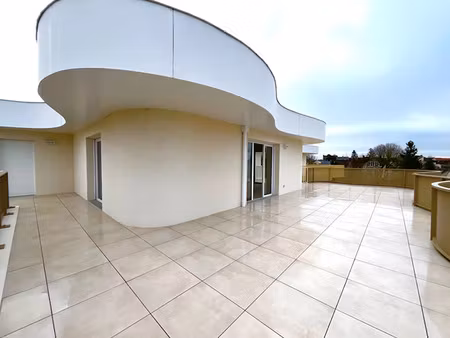 location meublée appartement 5 pièces 108 m² à chartres (28000)  1 890 €